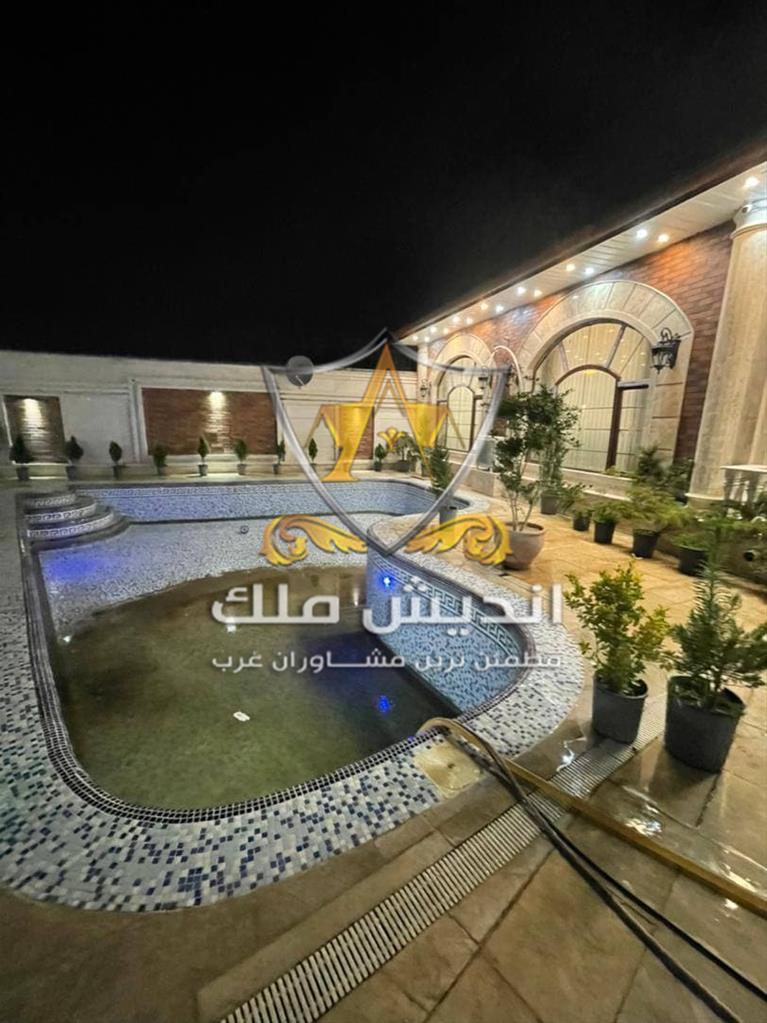 1310 متر باغ ویلا بسیار لوکس با 300 متر بنا در بهترین شهرک باغ ویلایی غرب استان تهران