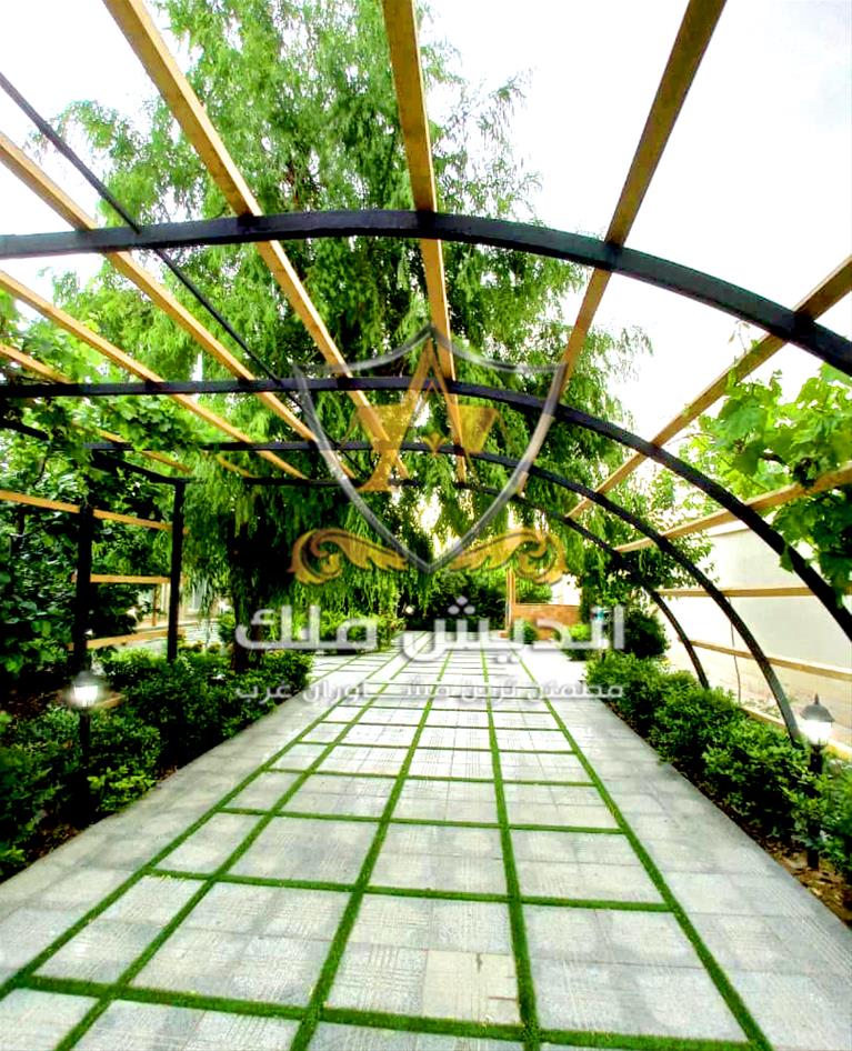 1250 متر باغ ویلا خوش نقش با 100 متر ویلا لوکس در شهرک بهاران